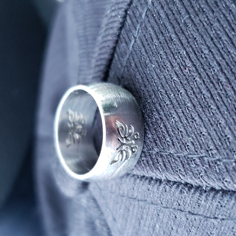 Steel Ditto USA ring.